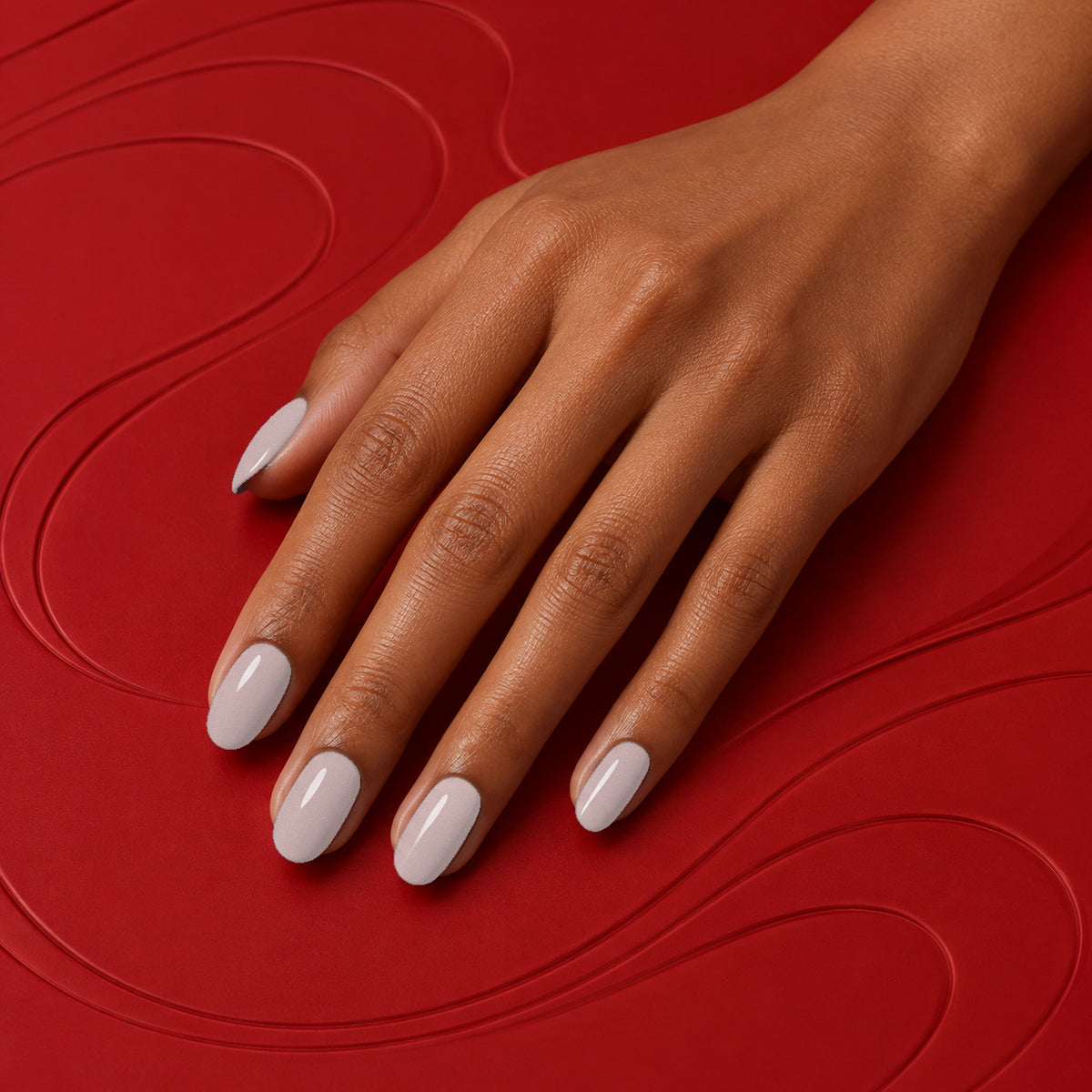 MEROO Bridal Blush | C10 | lifestyle 1 manicure detail