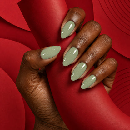 MEROO Mood Swing | C18 | lifestyle 1 manicure detail