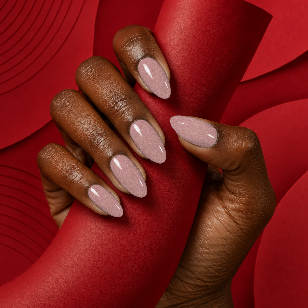 MEROO Mauve Magic | C23 | lifestyle 1 manicure detail
