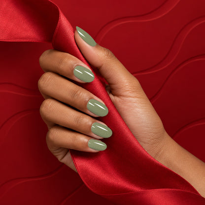 MEROO Catwalk | C26 | lifestyle 1 manicure detail