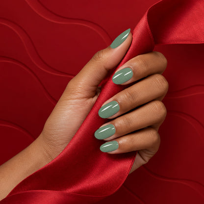 MEROO Emotional Armor | C33 | lifestyle 1 manicure detail