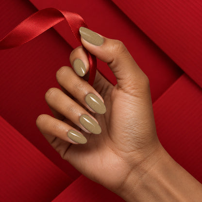 MEROO Sand Sparkle | D03 | lifestyle 1 manicure detail