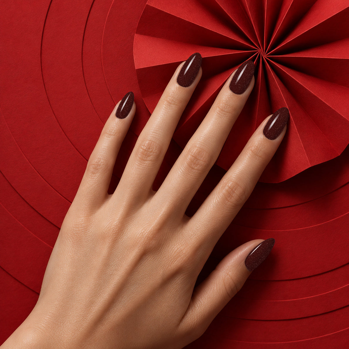 MEROO Fireworks | D05 | lifestyle 1 manicure detail