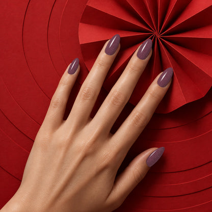 MEROO Royal Carriage | D06 | lifestyle 1 manicure detail