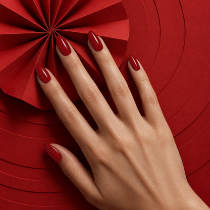 MEROO Vampire Red | G10 | lifestyle 1 manicure detail