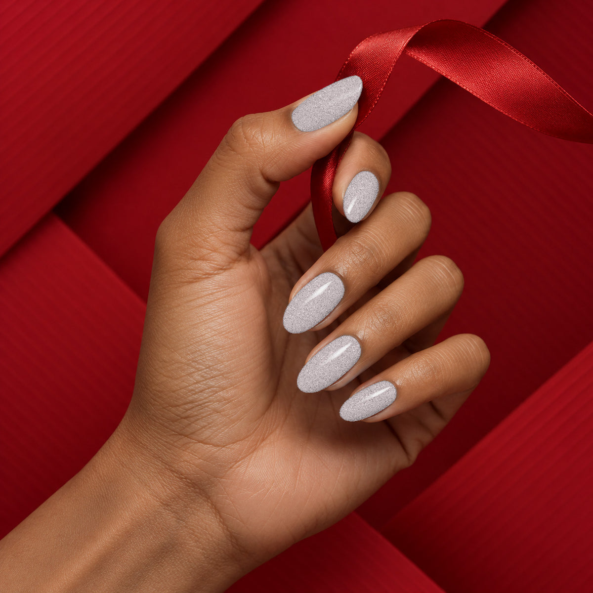 MEROO Disco Night | G13 | lifestyle 1 manicure detail