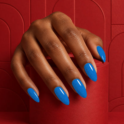 MEROO Mermaid Blue | G17 | lifestyle 1 manicure detail