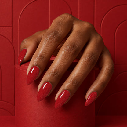 MEROO Red Velvet | G41 | lifestyle 1 manicure detail