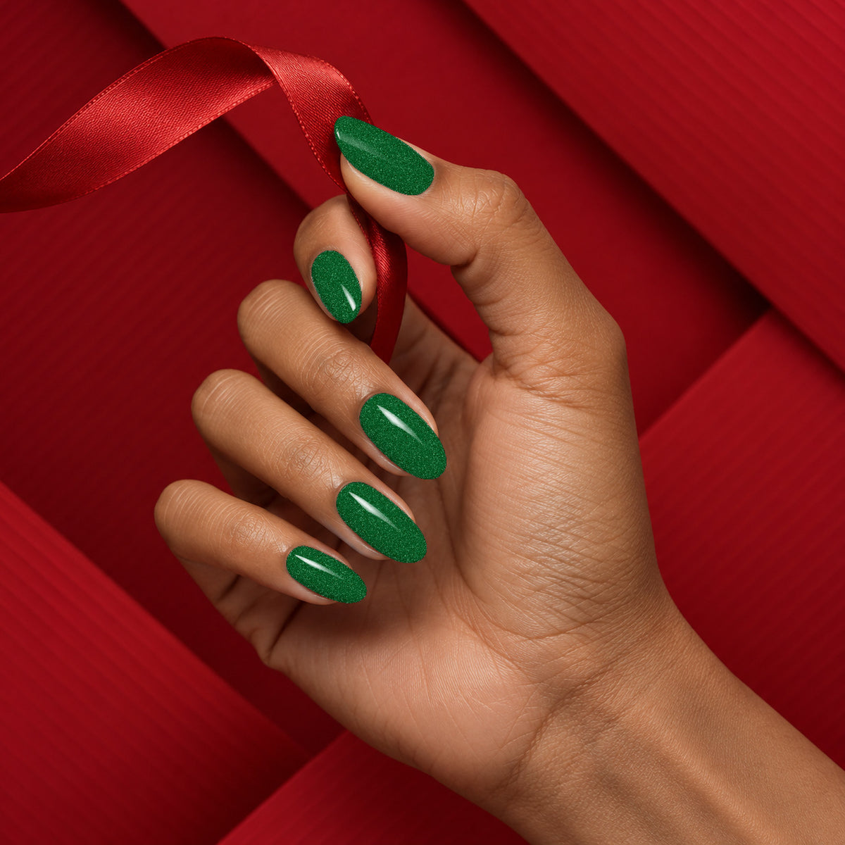 MEROO Jingle Bell | G45 | lifestyle 1 manicure detail
