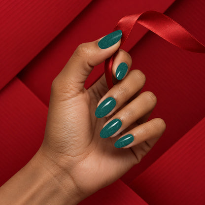 MEROO Forest Sparkle | G46 | lifestyle 1 manicure detail
