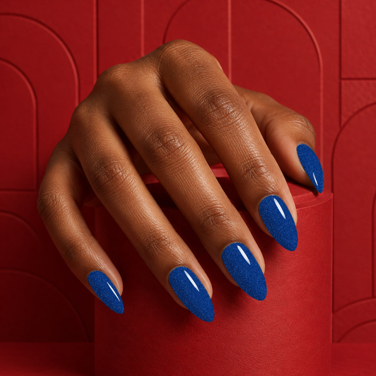 MEROO Sapphire Crush | G47 | lifestyle 1 manicure detail