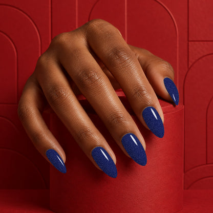 MEROO Peacock Feather | G48 | lifestyle 1 manicure detail