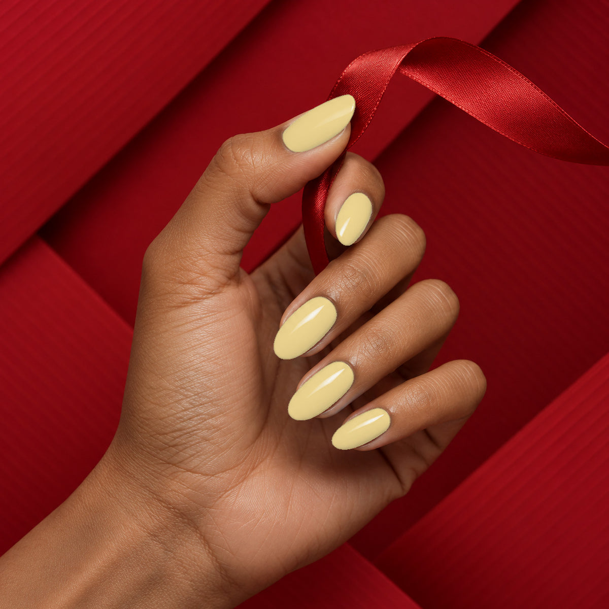 MEROO Yellow Jelly | J06 | lifestyle 1 manicure detail