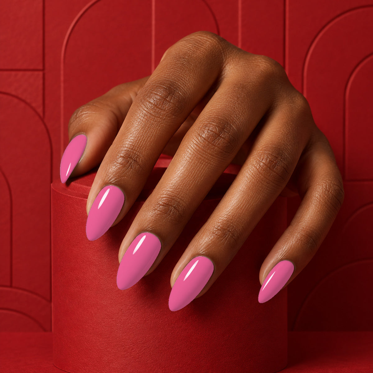 MEROO Pink A Boo | N02 | lifestyle 1 manicure detail