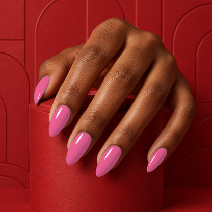 MEROO Pink A Boo | N02 | lifestyle 1 manicure detail