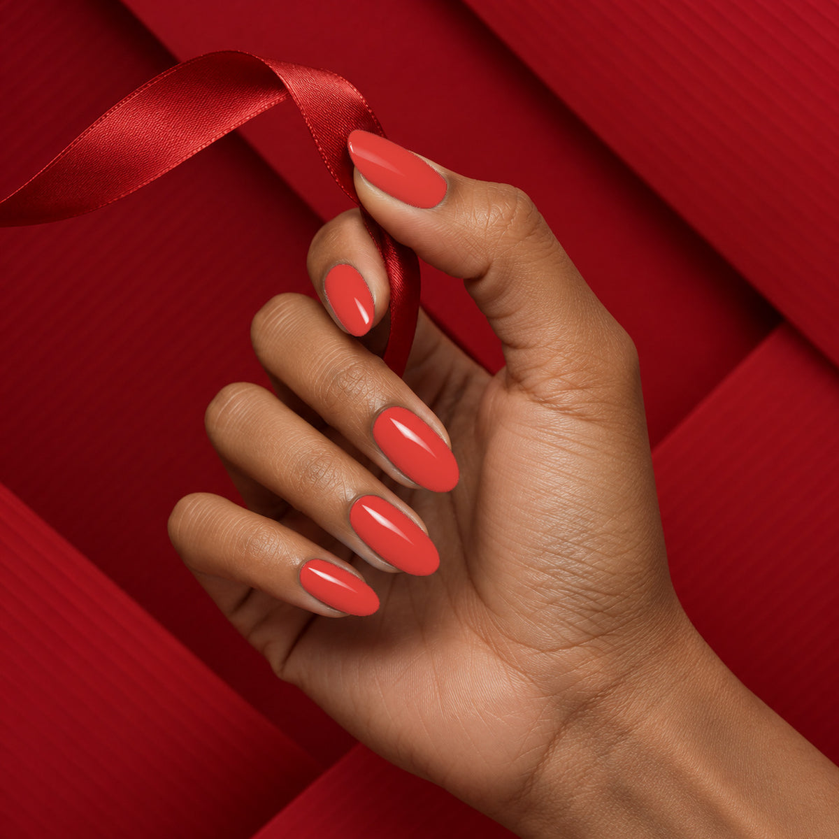 MEROO Flame Queen | N03 | lifestyle 1 manicure detail