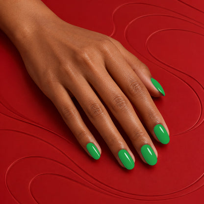 MEROO Kiwi Glow | N06 | lifestyle 1 manicure detail