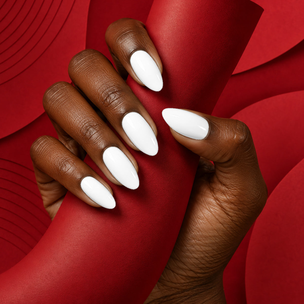 MEROO Lovey-Dovey | S001 | lifestyle 1 manicure detail