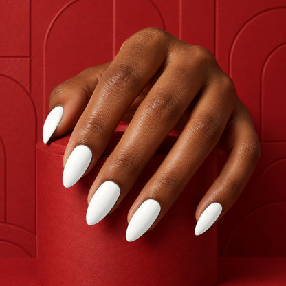 MEROO Miss Vanilla | S002 | lifestyle 1 manicure detail