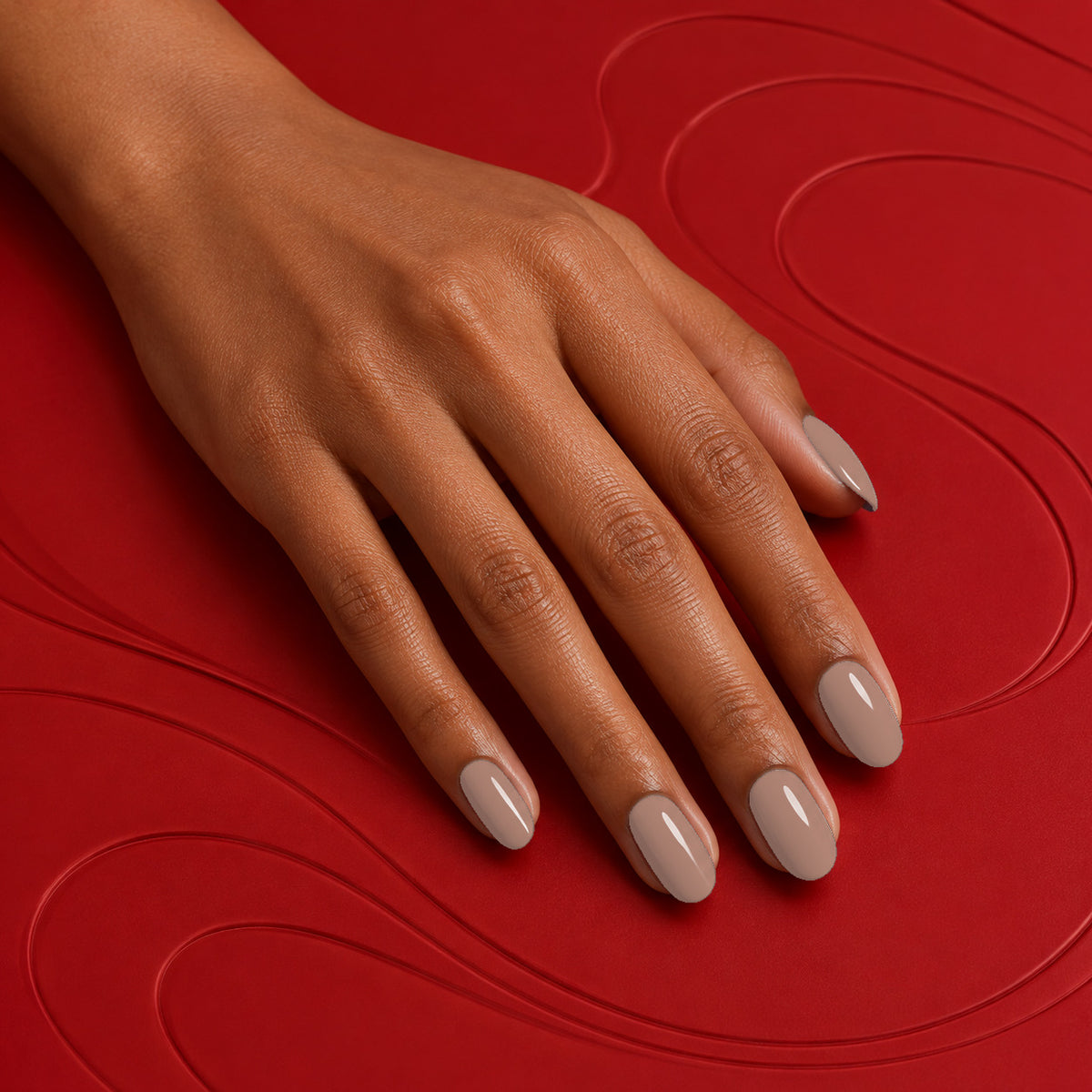 MEROO Desert Sand | S007 | lifestyle 1 manicure detail