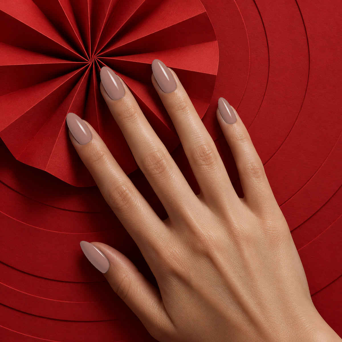 MEROO Caramel Drip | S008 | lifestyle 1 manicure detail