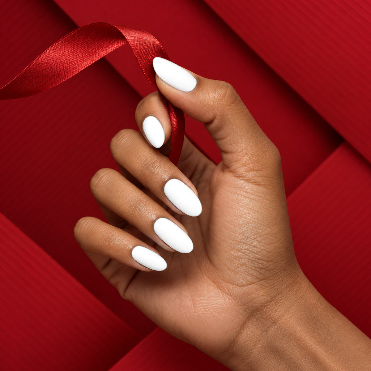 MEROO Cloud Drip | S016 | lifestyle 1 manicure detail