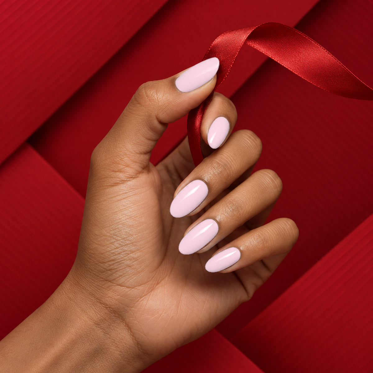 MEROO Litchi Gel | S019 | lifestyle 1 manicure detail