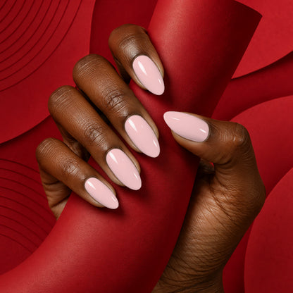 MEROO Rose Water | S020 | lifestyle 1 manicure detail