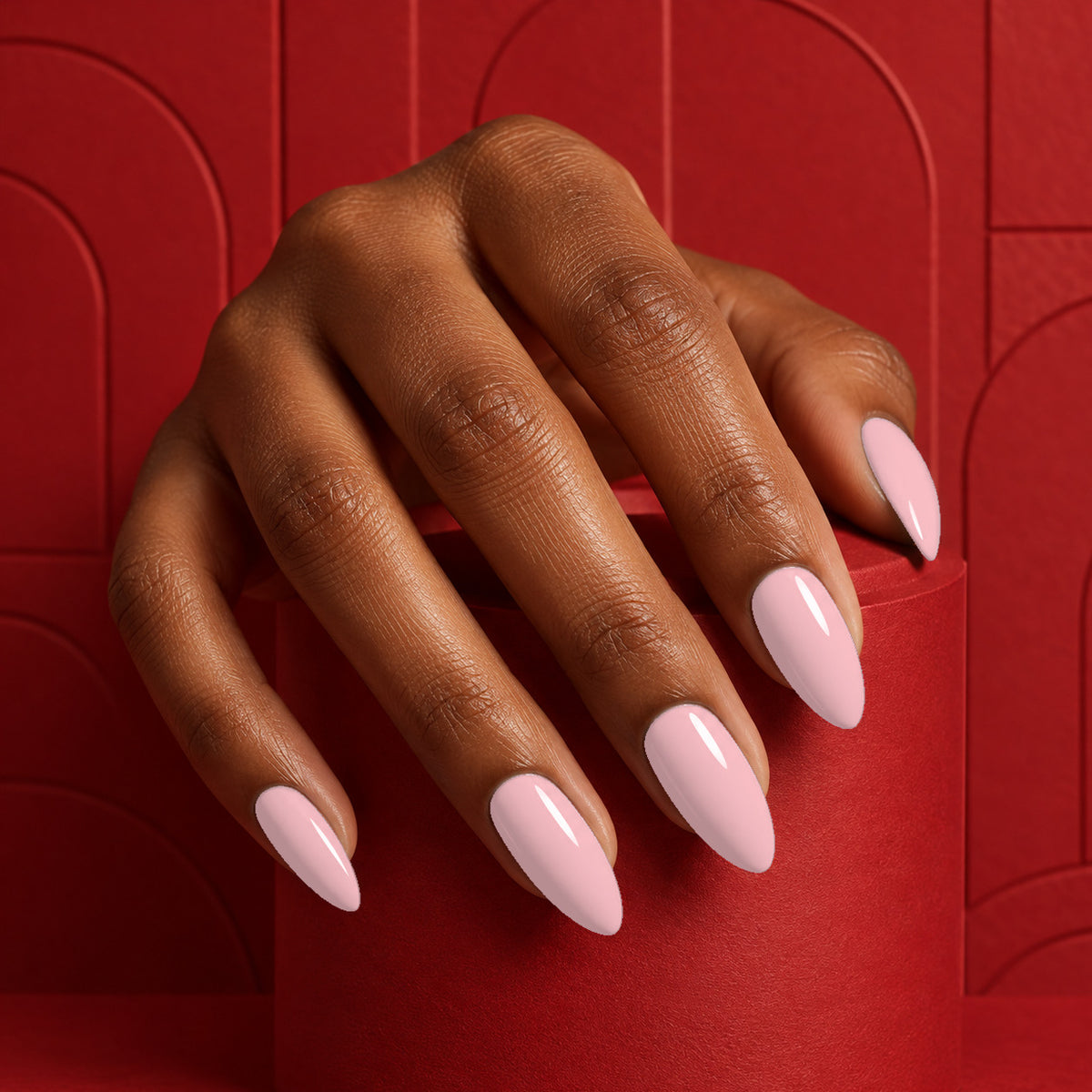 MEROO Baby Its Pink | S023 | lifestyle 1 manicure detail