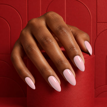 MEROO Baby Its Pink | S023 | lifestyle 1 manicure detail