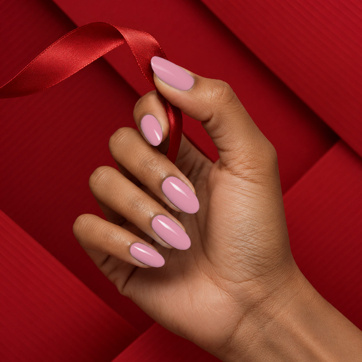 MEROO Pinky Promise | S025 | lifestyle 1 manicure detail