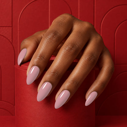 MEROO Dusty Rose | S026 | lifestyle 1 manicure detail