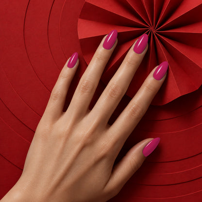 MEROO Lip Sync | S032 | lifestyle 1 manicure detail