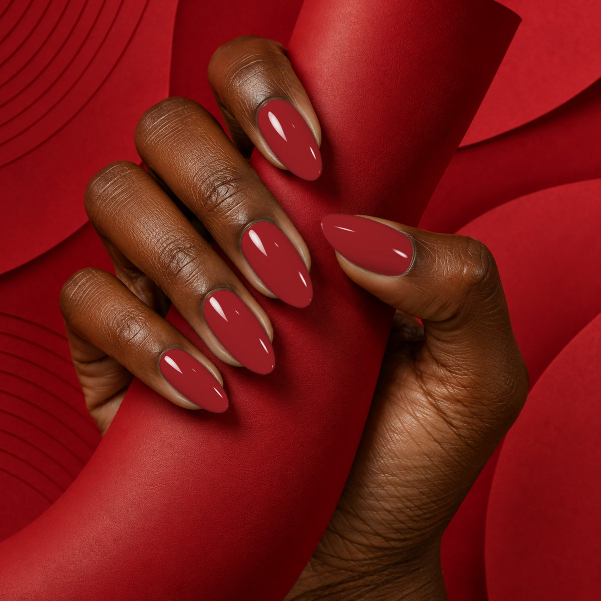MEROO Be My Valentine | S042 | lifestyle 1 manicure detail