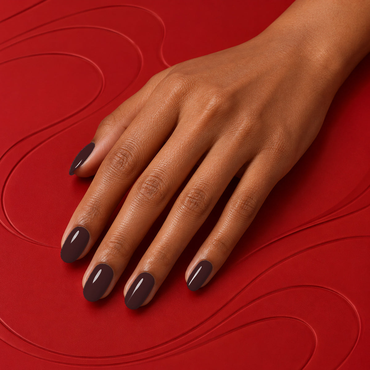 MEROO Love Bite | S046 | lifestyle 1 manicure detail