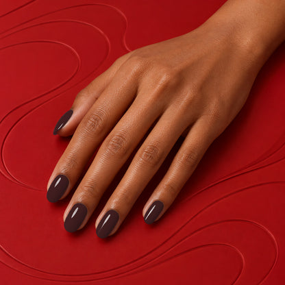 MEROO Love Bite | S046 | lifestyle 1 manicure detail