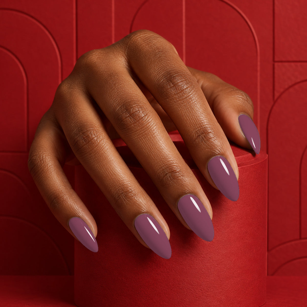 MEROO Solitude | S052 | lifestyle 1 manicure detail