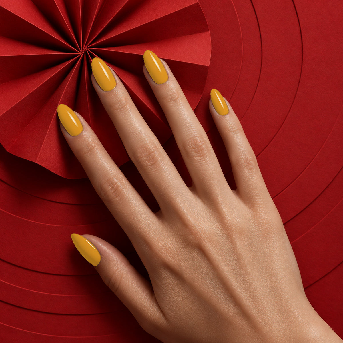 MEROO Mustard-Hello | S060 | lifestyle 1 manicure detail