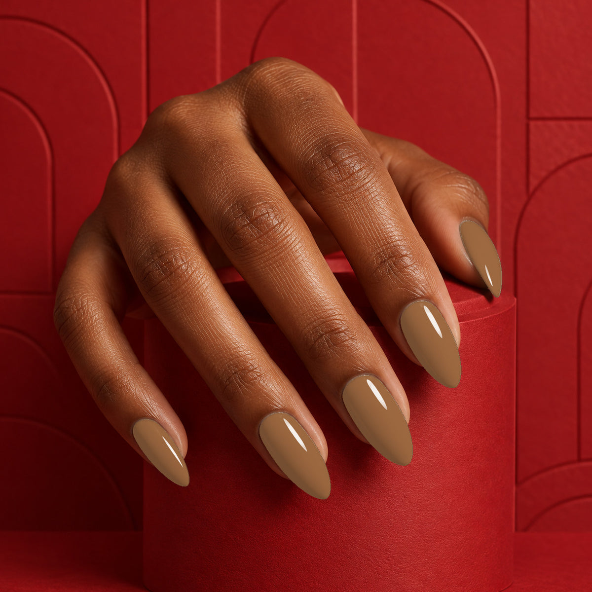 MEROO Butter Scotch | S092 | lifestyle 1 manicure detail