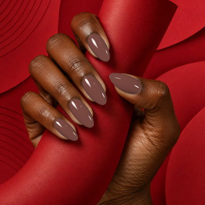 MEROO Skin Deep | S096 | lifestyle 1 manicure detail