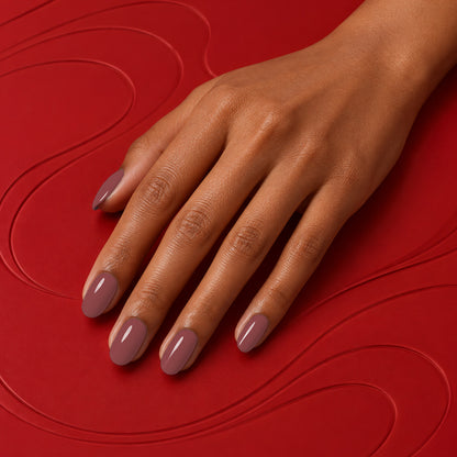MEROO Toffee Talk | S097 | lifestyle 1 manicure detail
