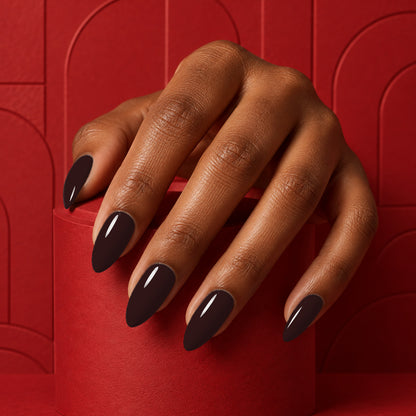 MEROO Hot Chocolate | S102 | lifestyle 1 manicure detail