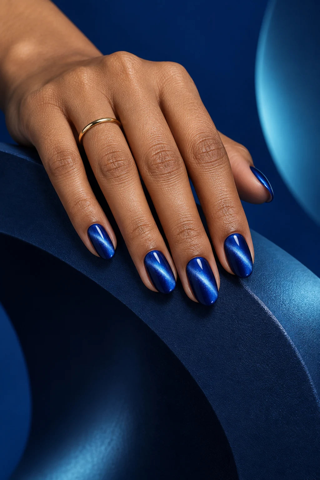 Cobalt magnetic manicure: finish inspiration